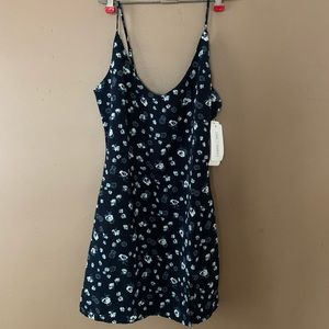 New with Tags Women’s Blue Floral Mini Dress